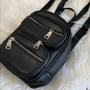 ✨ BRAND NEW ✨ CHAIN STRAP BACKPACK